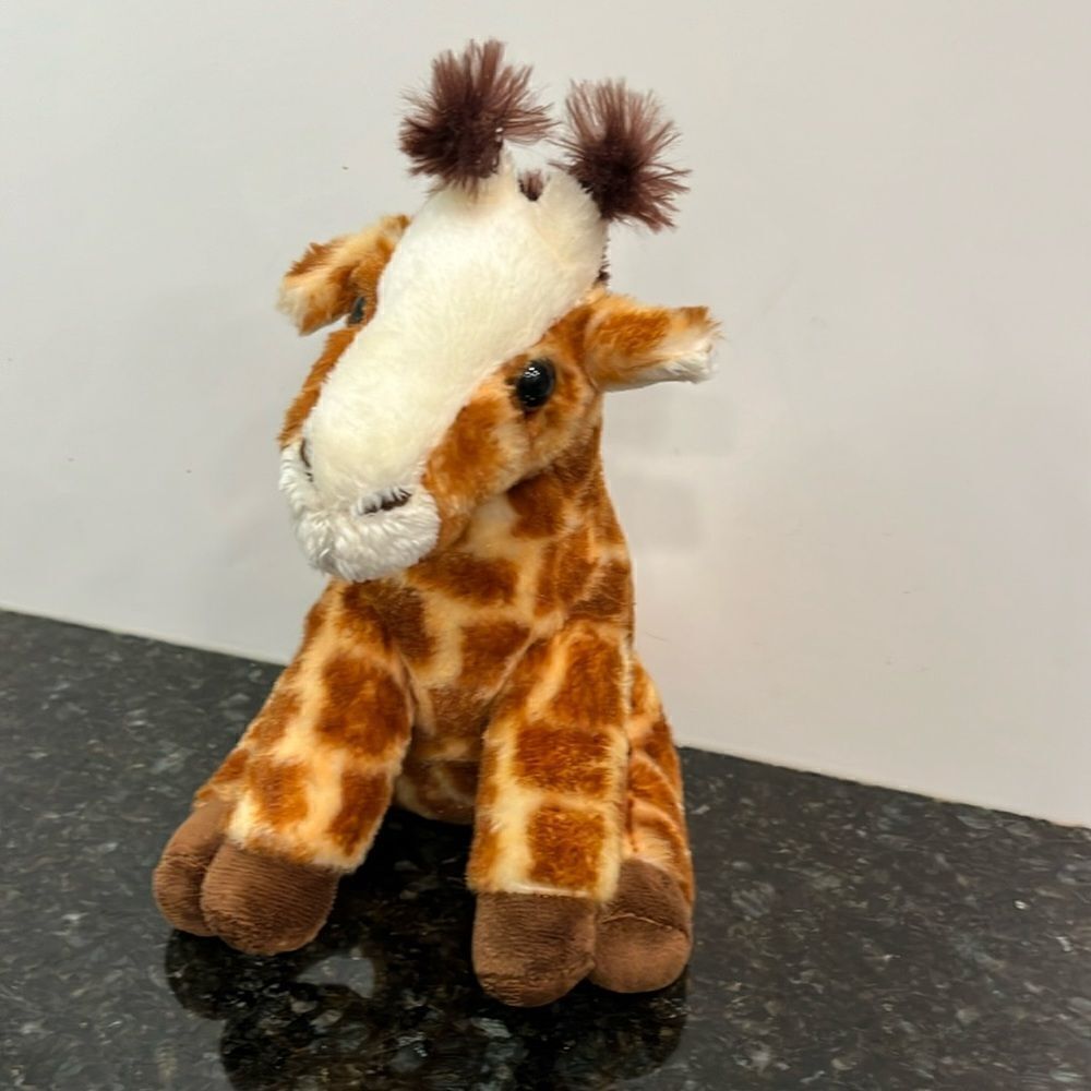 Destination Nation Giraffe Plush #19265 -Aurora. Size 10”
